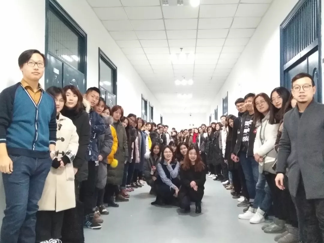 ���ֻ溮�ټ�ѵ�γ���Ӱ����һ��